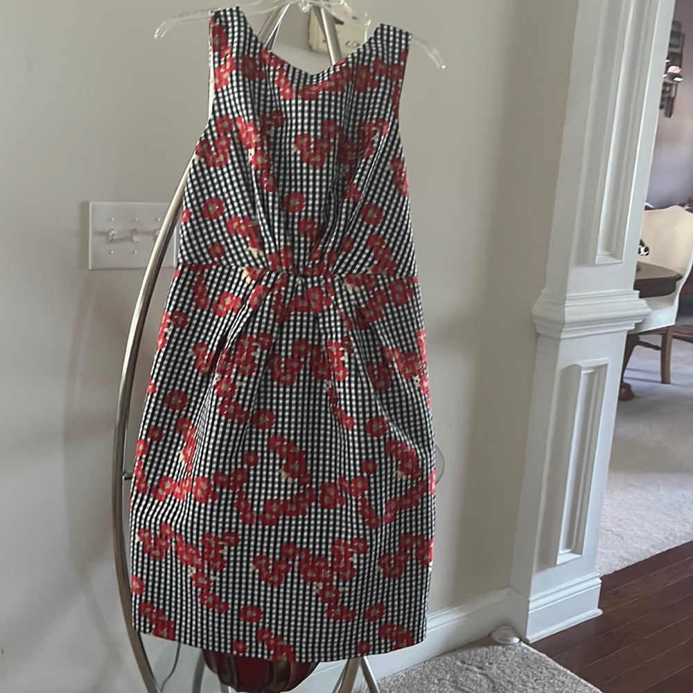Size 8 Adrianna Pap-ell sleeveless dress.Used